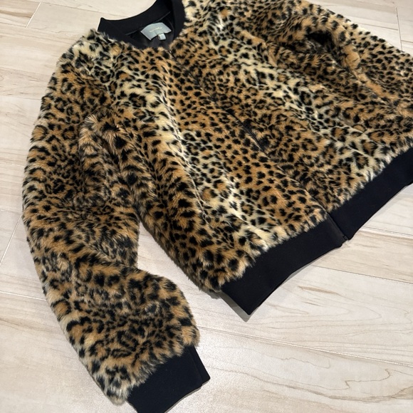 Skies Are Blue Leopard Faux Fur Bomber Jacket M • Animal Print • Cozy Chic - Picture 3 of 12